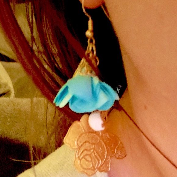 Frock 'n Roll Skull Frills Handcrafted Earrings - Picture 3 of 4